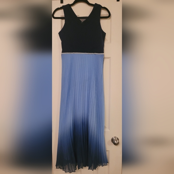 2/$30 XTRAORDINARY SIZE 16 Dress Kids worn once to a wedding Great condition - Picture 4 of 16